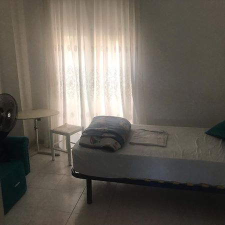 Апартаменты Malaga Habitacion En Apartamento Carlos Haya Экстерьер фото