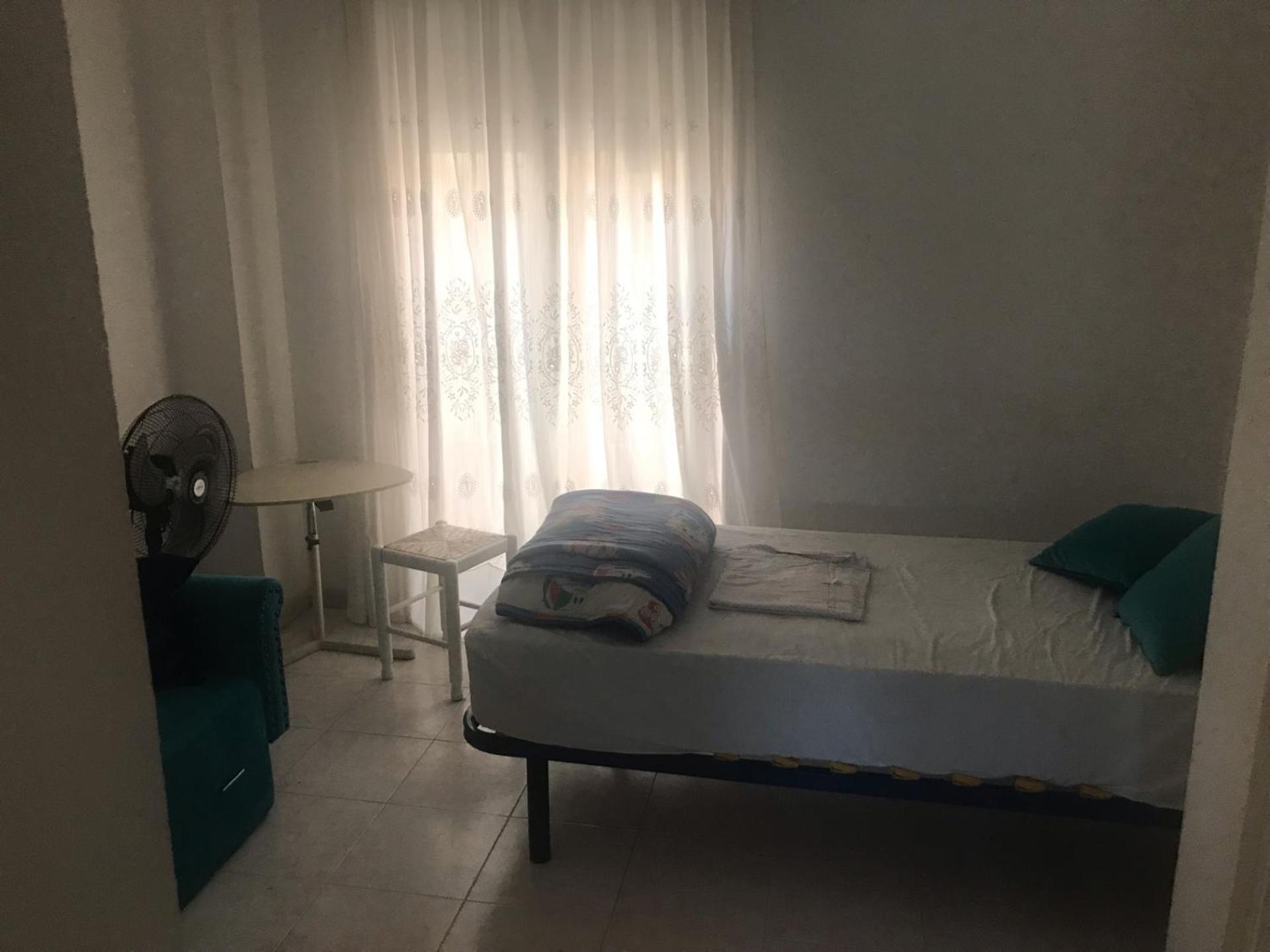 Апартаменты Malaga Habitacion En Apartamento Carlos Haya Экстерьер фото